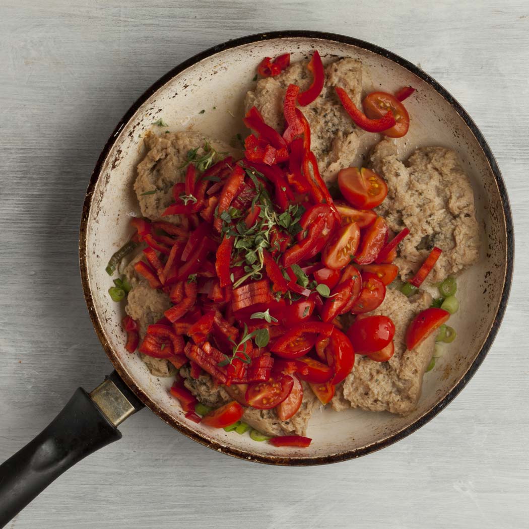sójové mäso s paprikou a paradajkami