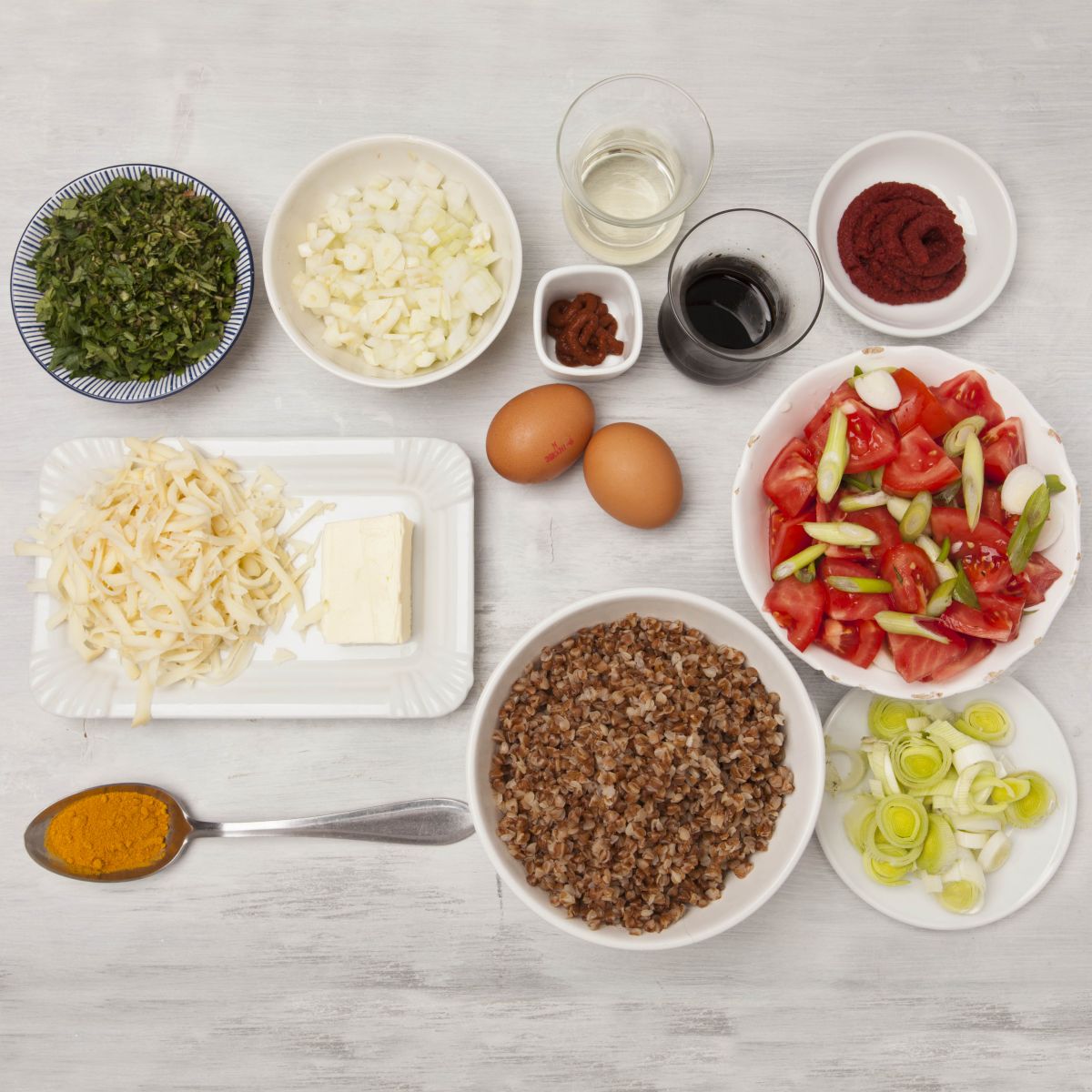 paradajky, syr, jarná cibuľka, pór, pohánka, petržlenová vňať