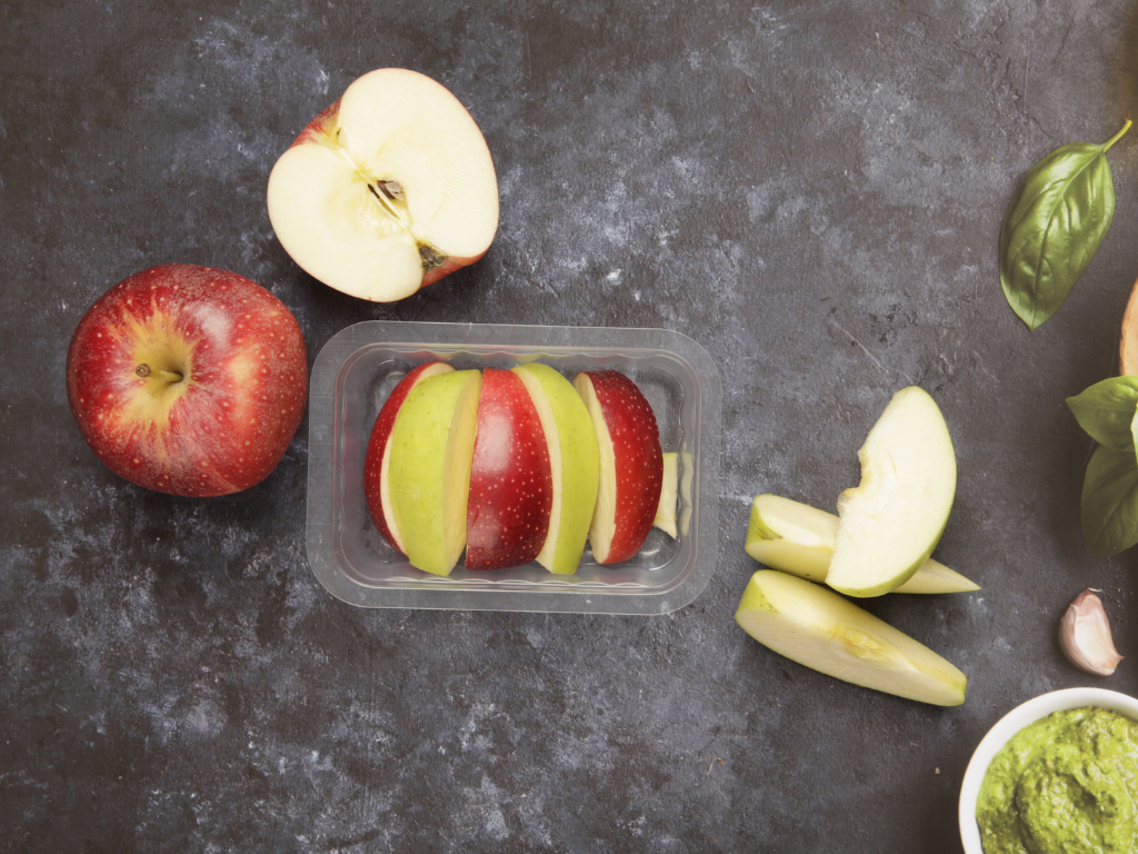 jablko v miske, celé jablko, zdravá strava