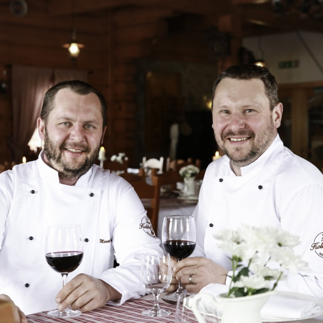 Bratia Považskí, Karol a Anton, pokračujú v rodinnej tradícii a pozdvihujú latku gastronómie v celom regióne