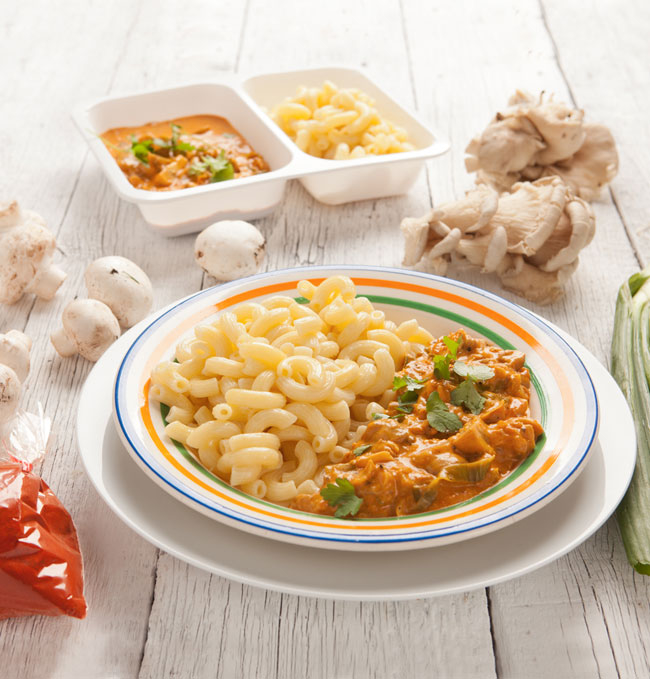 Krémový houbový paprikáš s čerstvými bylinkami, lehké krabičkové jídlo EasyDiet.