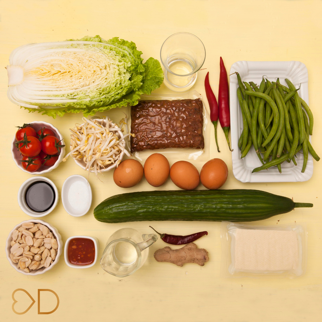 fazuľové lusky, čínska kapusta, tofu, vajíčka, klíčky mungo fazule, zázvor, uhorka