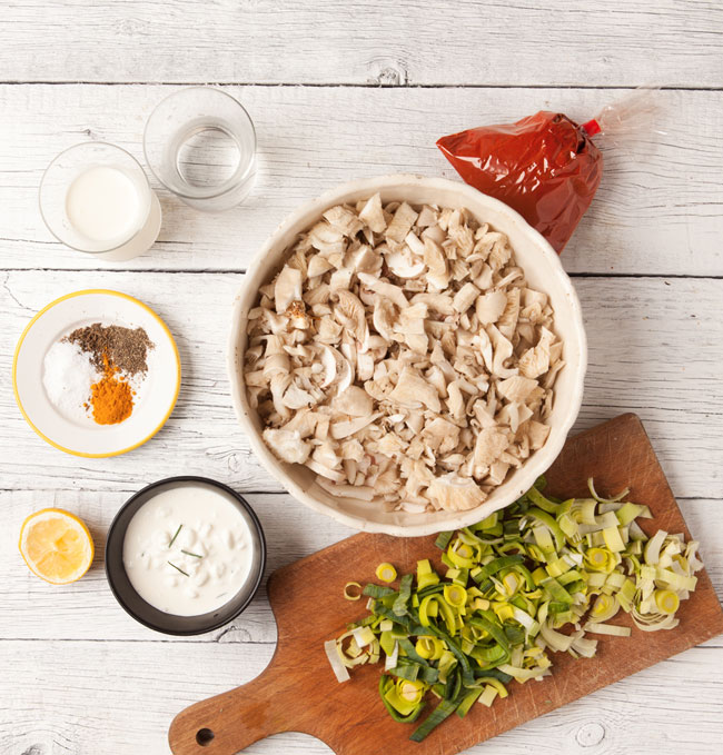 Hliva, šampióny, pór, červená paprika, koreniny