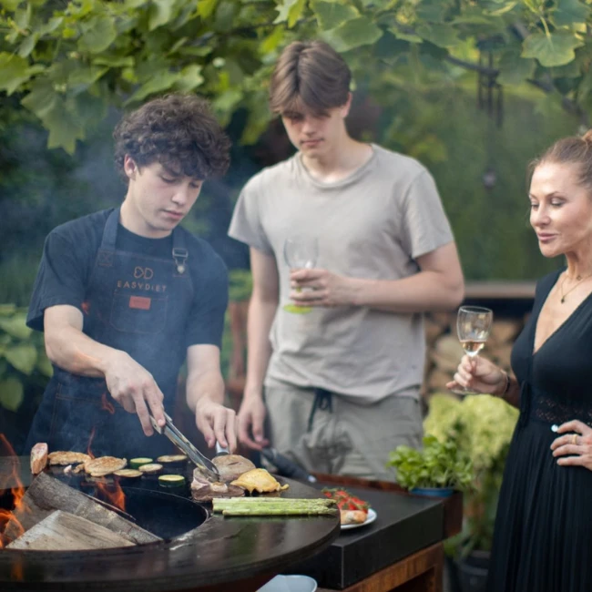Rodinné grilování s Petrou: Jak krabičková dieta EasyDiet šetří čas na společné chvíle.
