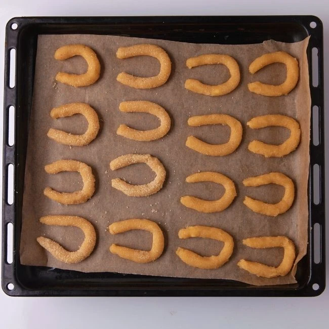 cesto na vanilkové rožky na plechu na pečenie