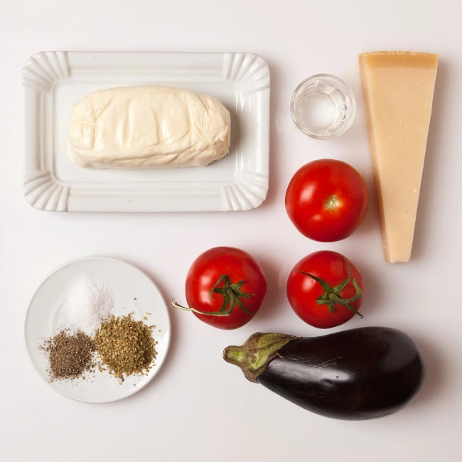 maslo, parmezán, paradajky, baklažán, koreniny