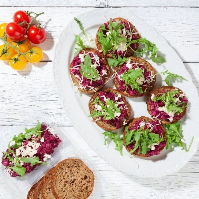 celozrnný chlebík a cviklovo jablková nátierka podľa EASYDIET receptu