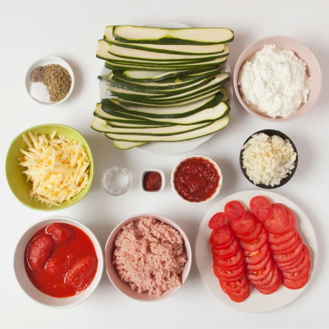 suroviny na prípravu mäsových lasagní z cukety
