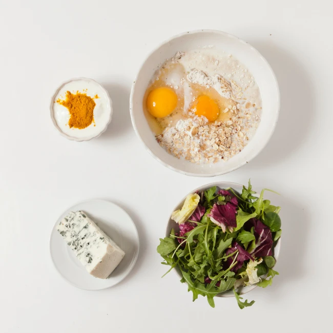 syr, šalát, vajcia