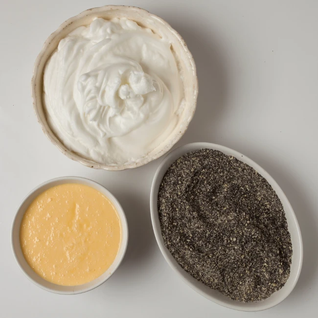 sneh z bielok, žĺtková pena, mak s mandľovou múkou