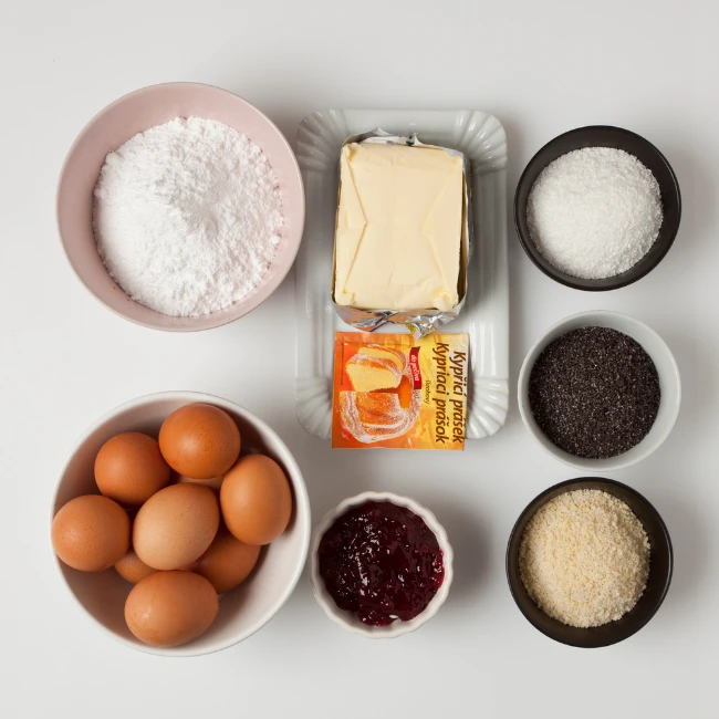 vajíčka, mak, mandľová múka, maslo, ríbezľový džem