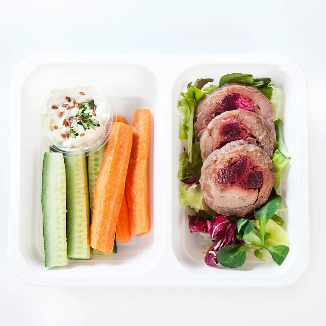 Mäsová roláda, šalát a dip – zdravý olovrant v krabičke od EASYDIET