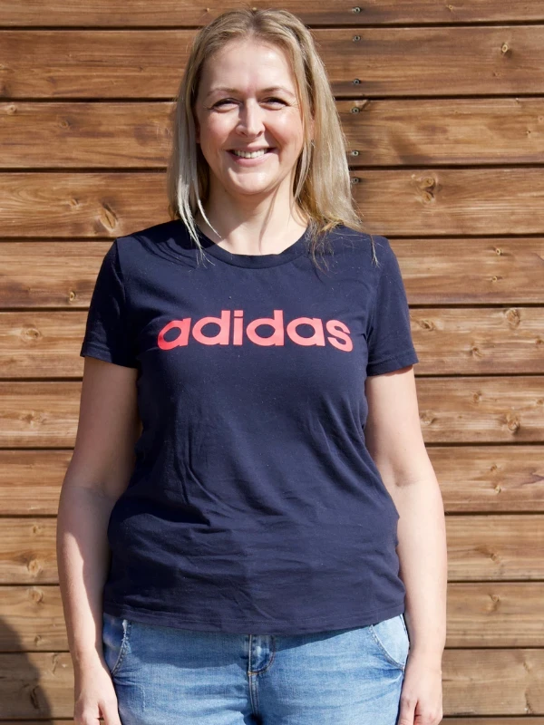 Jana pred začatím programu.