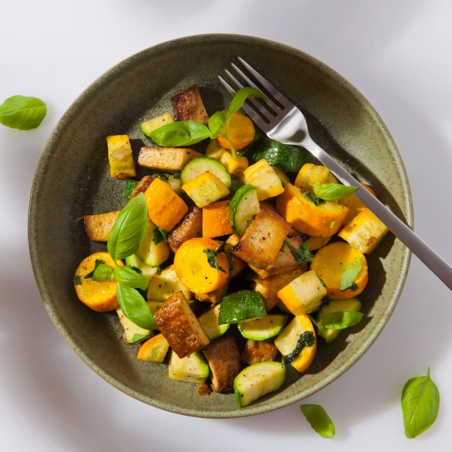 Tofu s farebnými cuketami