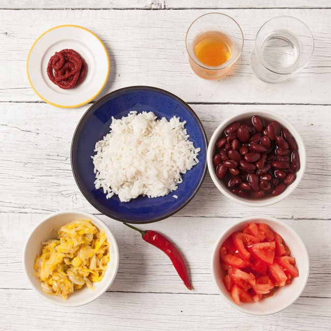 fazuľa, cukina, paradajky, jarná cibuľka, ryža, koreniny