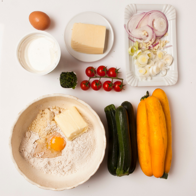 maslo, múka, cukiny, cibuľa, vajíčko