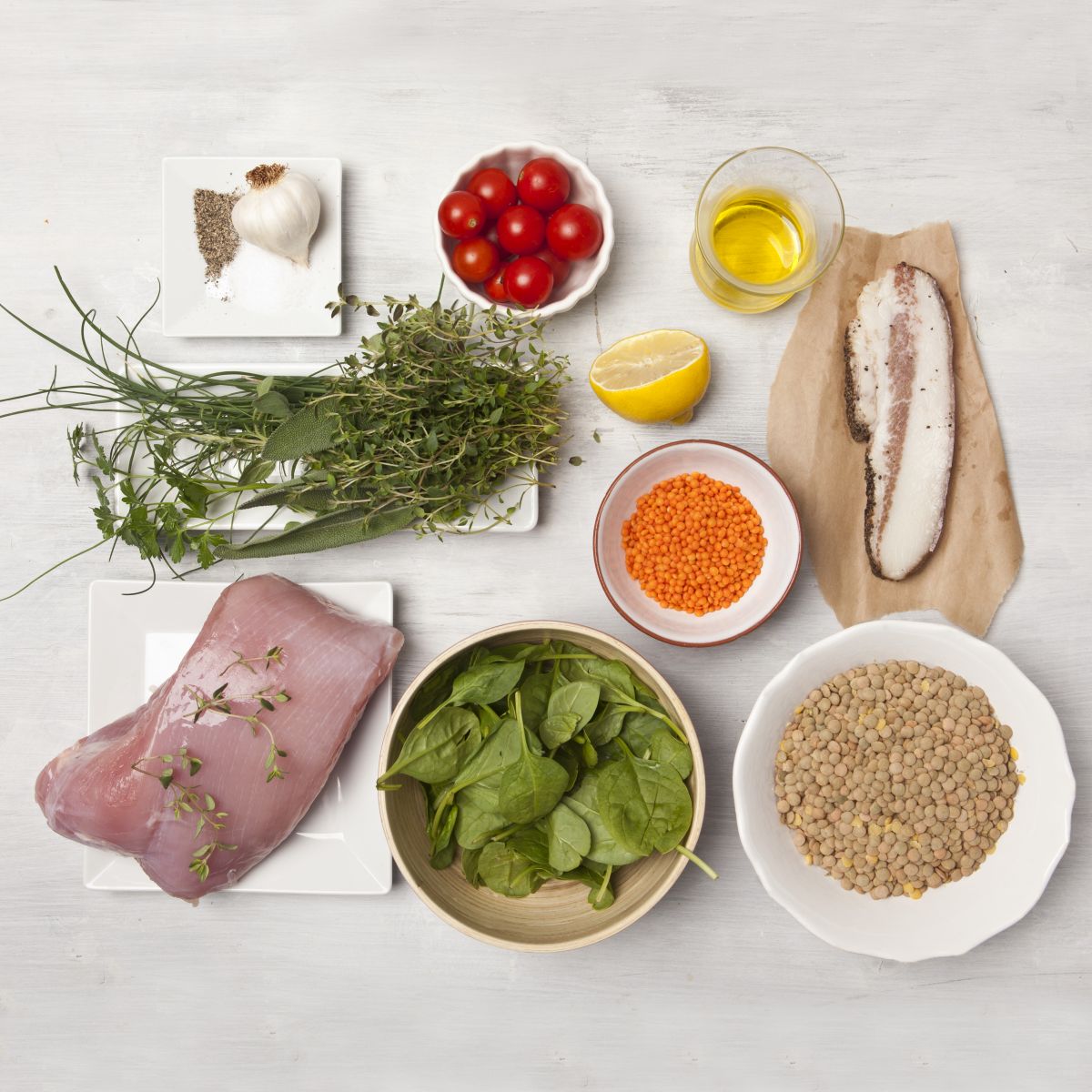 morčacie mäso, paradajky, slanina, šošovica, červená šošovica, čerstvý špenát, bylinky