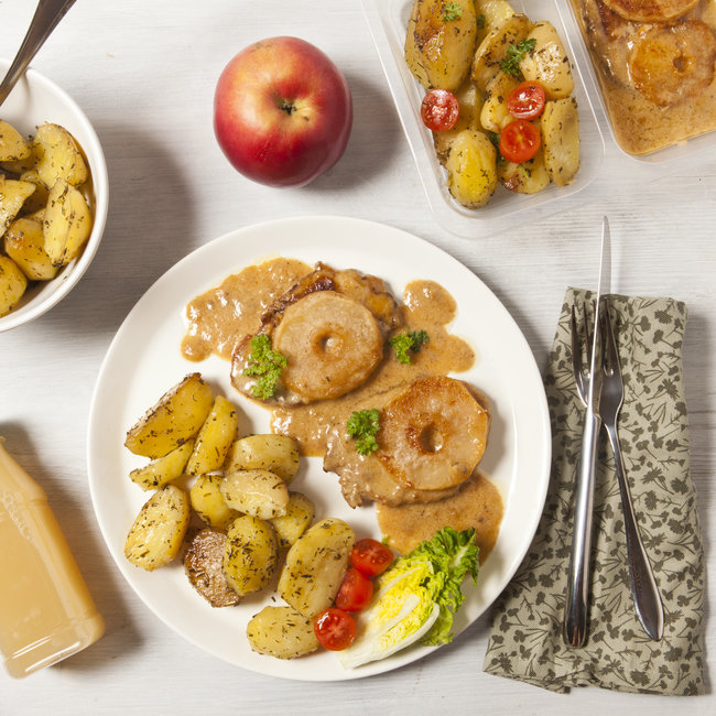 Schweinerücken in Sahnesauce mit Äpfeln