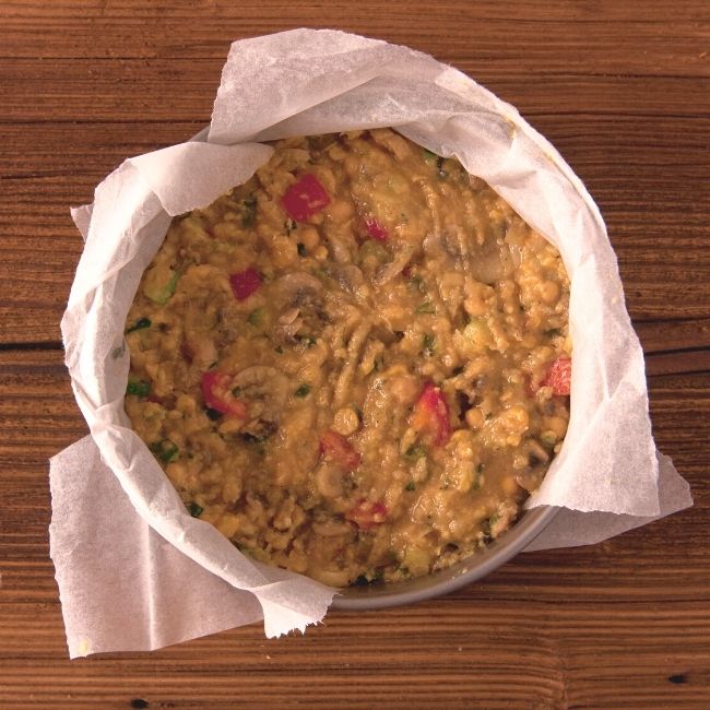 cícerovo hubový nákyp vo forme pred pečením