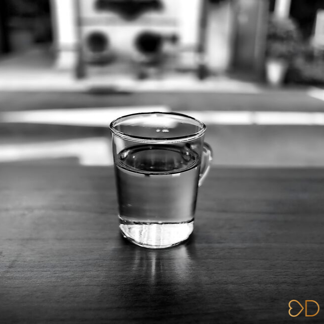 „Pohár čistej vody. EasyDiet a téma čarovná vodná víla o dôležitosti pitného režimu v krabičkovej diéte.