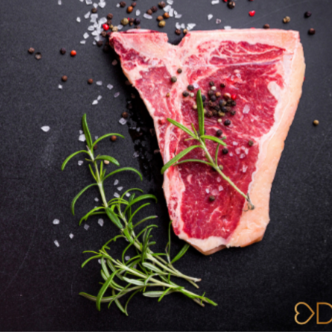 Chudé mäso pripravené na grilovanie, ktoré je drahocenným zdrojom bielkovín v krabičkovej diéte EasyDiet.