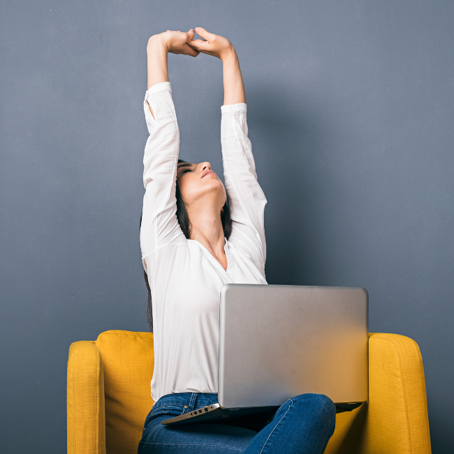 žena, strečing, notebook