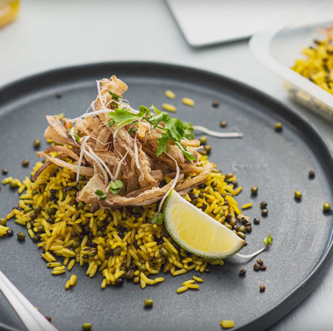 Vegetarischer Kaviar mit Jasminreis und Mungobohnen