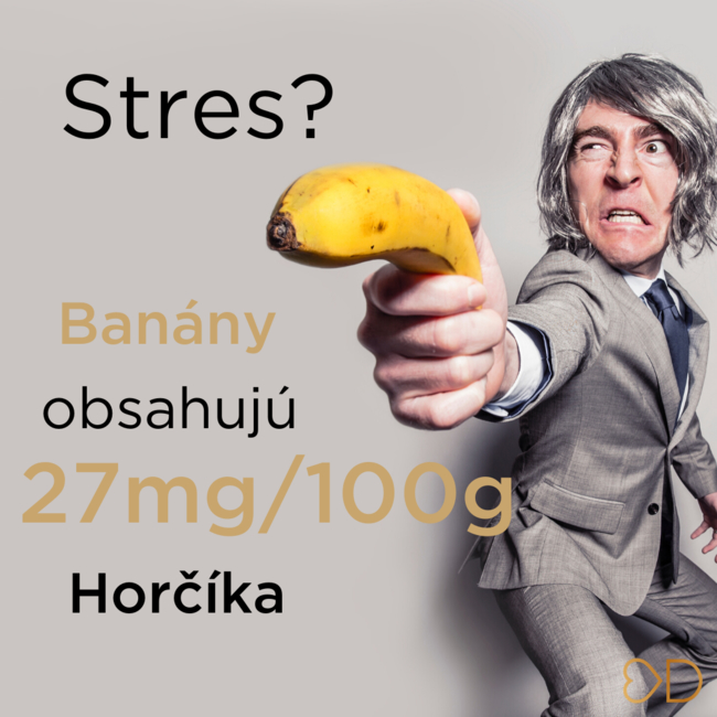 Muž s banánom v ruke | EasyDiet