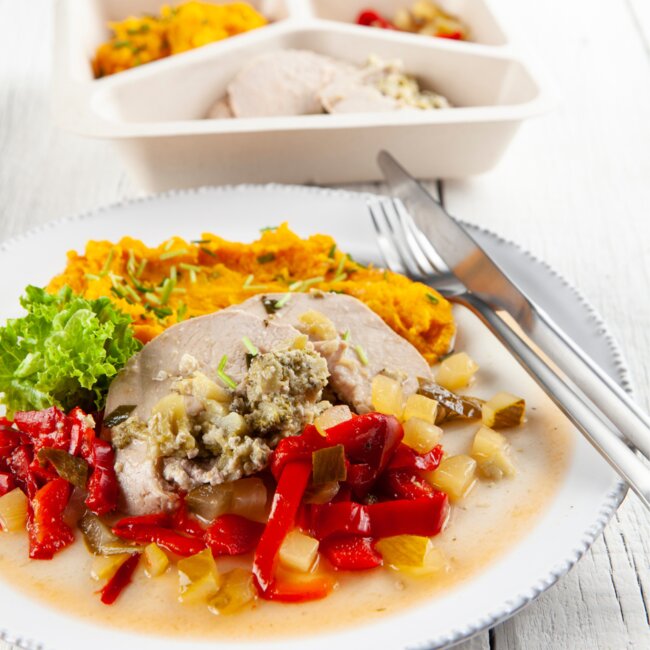 Schweinetaschen mit Brokkolifüllung und Karottenpüree