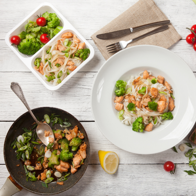 zeleninový šalát s kuracím mäsom - krabičková strava EASYDIET