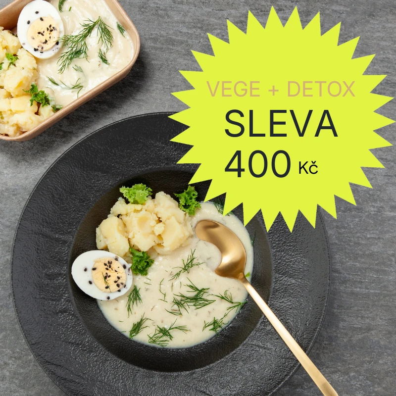 Fitness koprová omáčka s vejcem a bramborem; zdravé krabičkové jídlo.