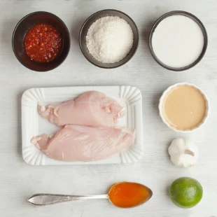 Hähnchenfleisch, Chilisauce, Kokos, Limette