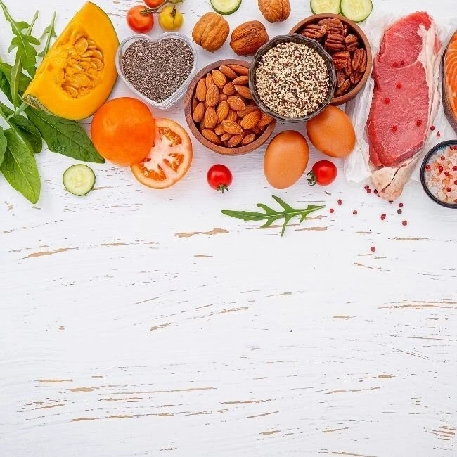 Kvalitní maso, vejce, ořechy a zelenina v krabičkové stravě EasyDiet.