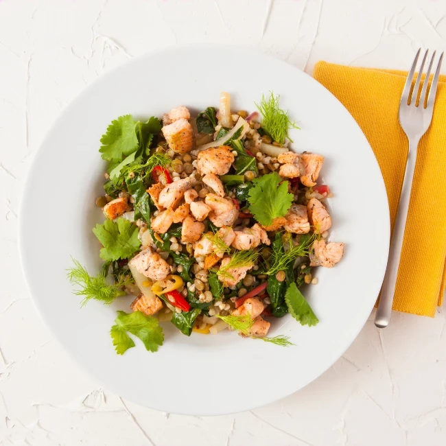 pohánkový šalát s lososom a šošovicou EASYDIET recept