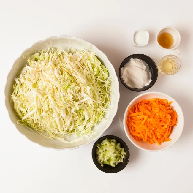 Zubereitung des Coleslaw-Salats