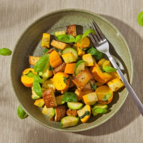 Vielseitige Verwendung von Zucchini auch im Rezept für bunte Zucchini mit mariniertem Tofu