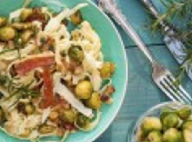 Nudelsalat mit Rosenkohl
